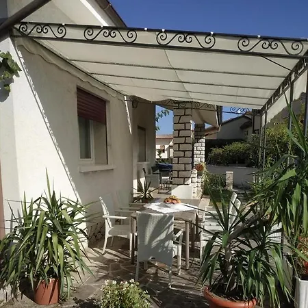 בית נופש Marga, Private Garden, Patio, Miane